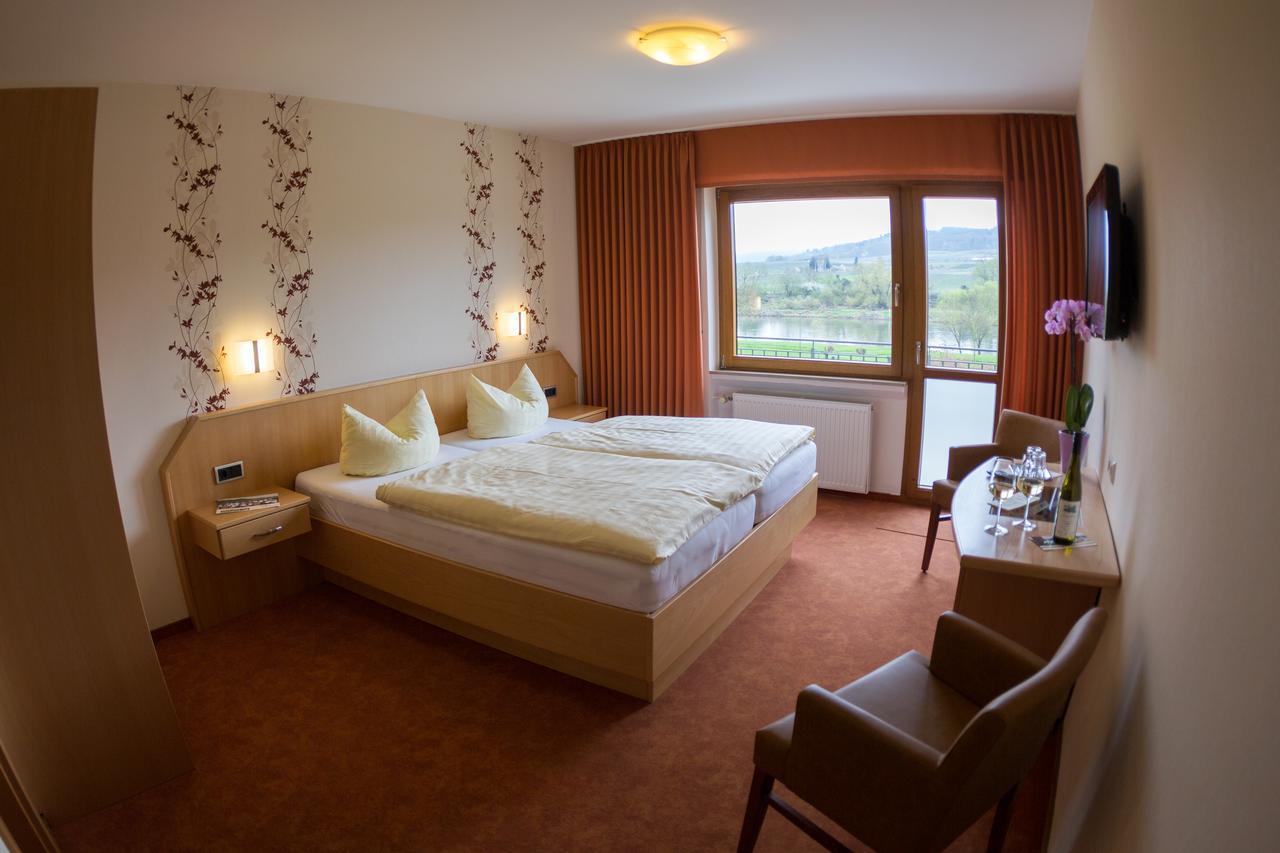 Hotel Zehnthof Ürzig Esterno foto