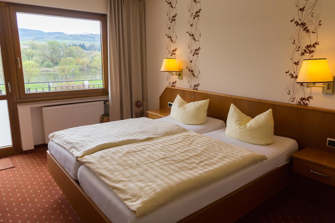Hotel Zehnthof Ürzig Esterno foto